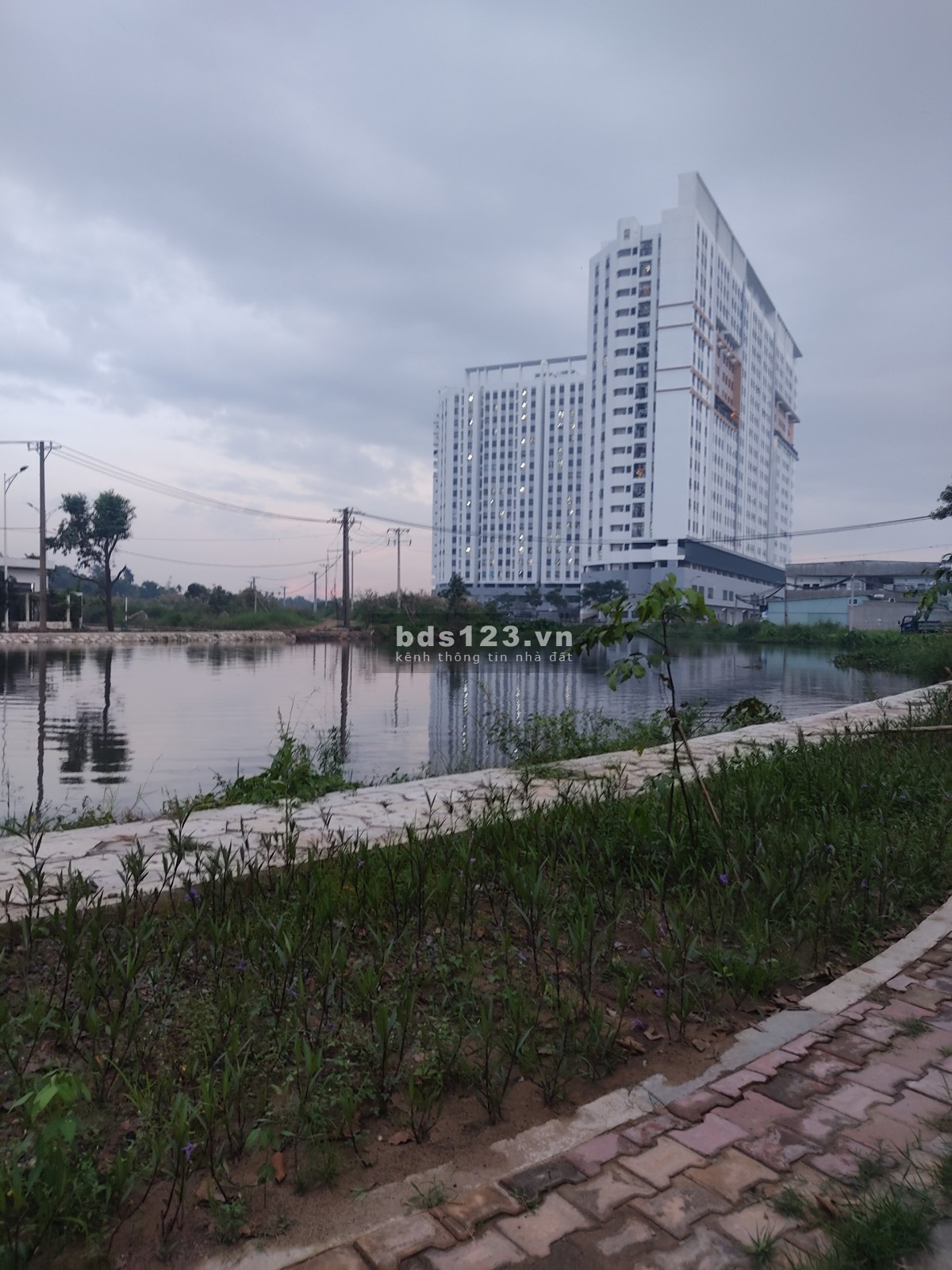 Chính chủ cần bán mảnh đất 129m2 (6x21.5m) sát quốc lộ 13, dân cư đông, gần chợ, trường học