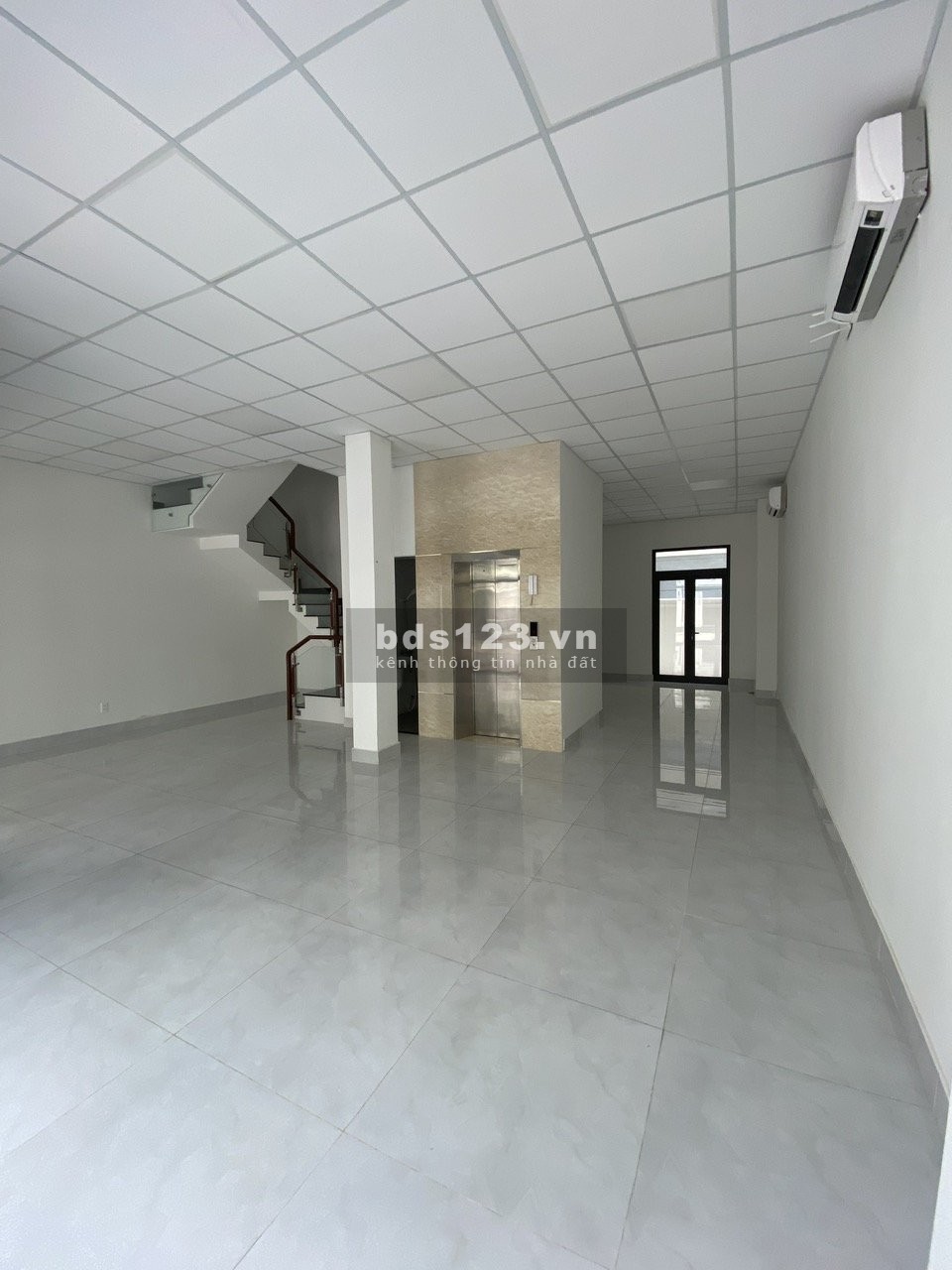 Cho thuê nhà phố 144m2 hoàn thiện có Máy lạnh 30 triệu/tháng