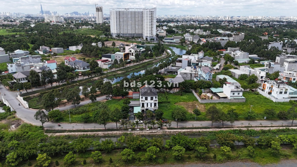 Chính chủ cần bán mảnh đất 129m2 (6x21.5m) sát quốc lộ 13, dân cư đông, gần chợ, trường học