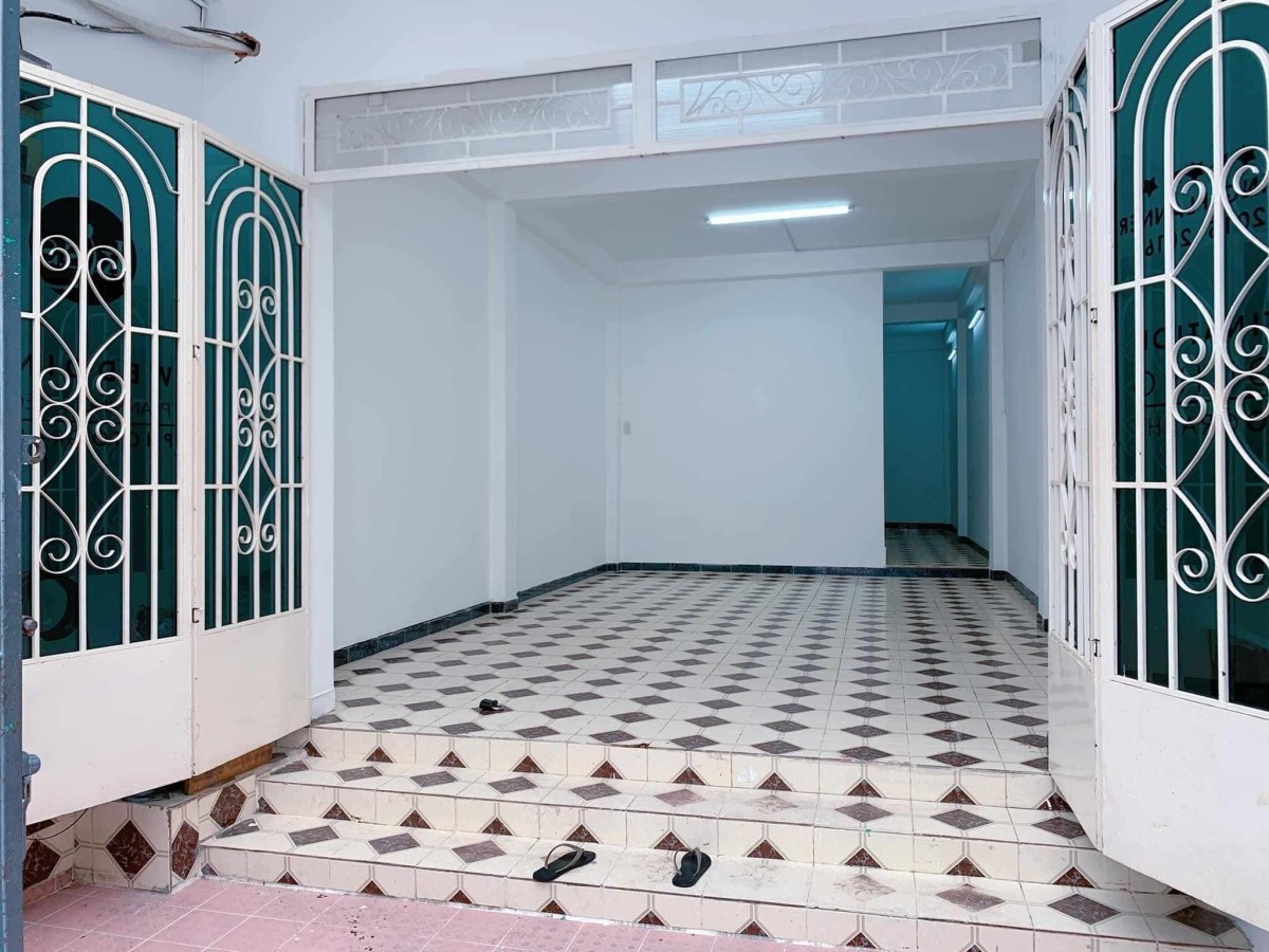 Phú Nhuận. Huỳnh Văn Bánh 60m2, (4m x 15m) 11 tỷ. Hẻm xe hơi.