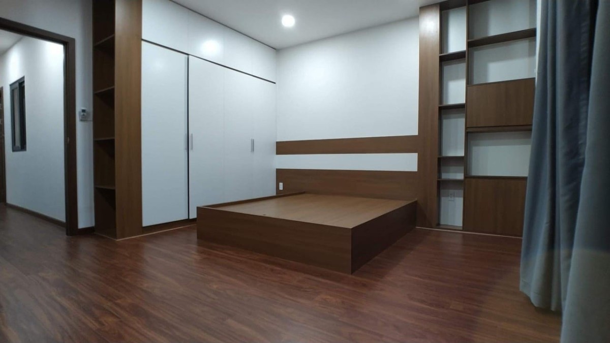 QUẬN 10. Đường 3/2, 52M2 (4.8 X 12) 10 tỷ. HẺM XE HƠI.