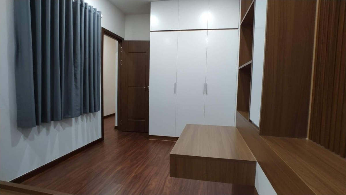 QUẬN 10. Đường 3/2, 52M2 (4.8 X 12) 10 tỷ. HẺM XE HƠI.
