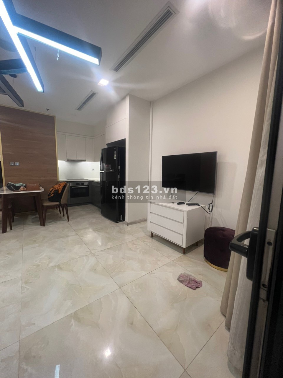 Ngộp Bank cần bán nhanh căn 2PN 78m2 Vinhomes Golden River Bason Quận 1 giá 7 tỷ