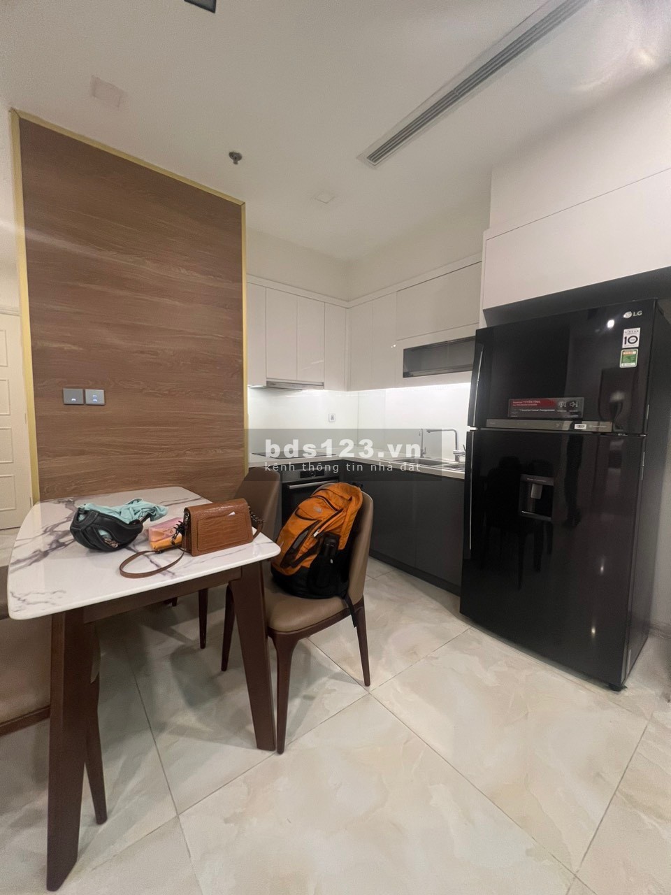 Ngộp Bank cần bán nhanh căn 2PN 78m2 Vinhomes Golden River Bason Quận 1 giá 7 tỷ