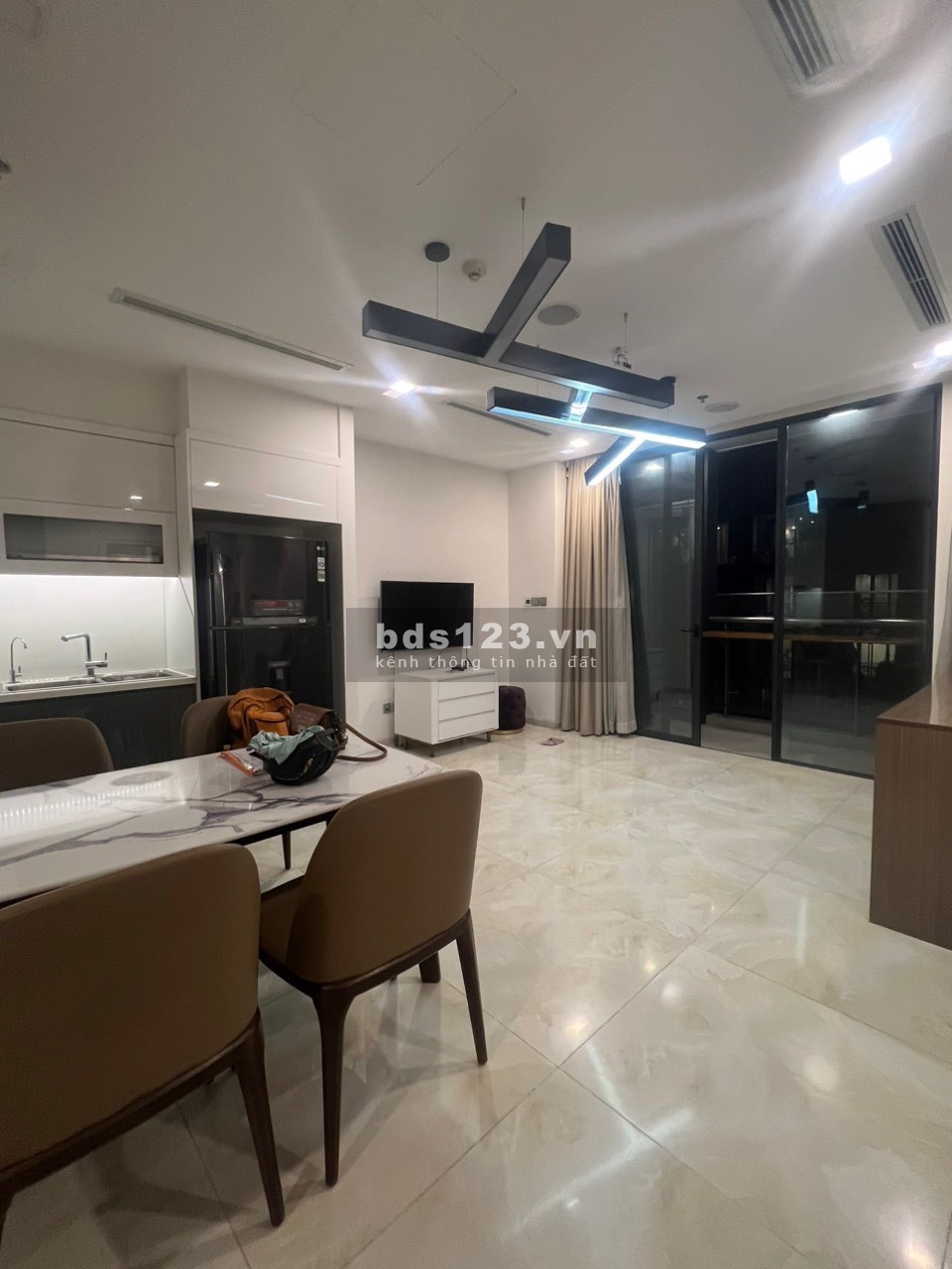 Ngộp Bank cần bán nhanh căn 2PN 78m2 Vinhomes Golden River Bason Quận 1 giá 7 tỷ