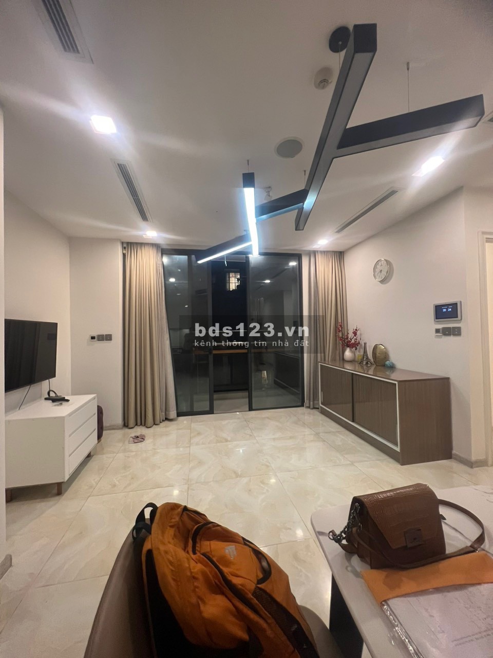 Ngộp Bank cần bán nhanh căn 2PN 78m2 Vinhomes Golden River Bason Quận 1 giá 7 tỷ