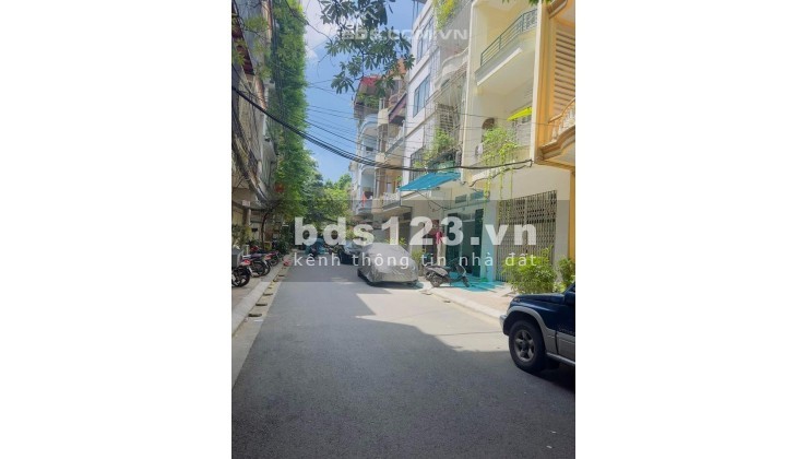 Bán nhà Hoàng Cầu. 65m2, 5T, MT 4,4m, mặt ngõ, ô tô trán, giá 11,9 tỷ