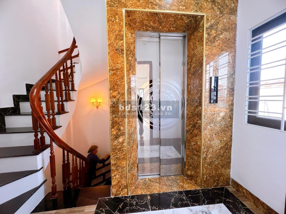 -7 tầng thang máy, 127 Hào Nam