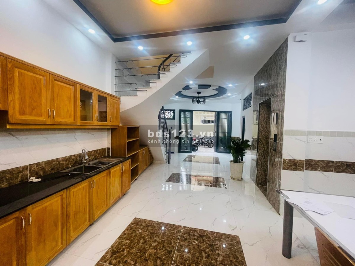Nhỉnh 8 tỷ- Mặt tiền Phú Nhuận - 70M2 - 5.5x12m - 3Tầng - 7PN - Vị trí đẹp -Thích Quảng Đức- Gấp bán