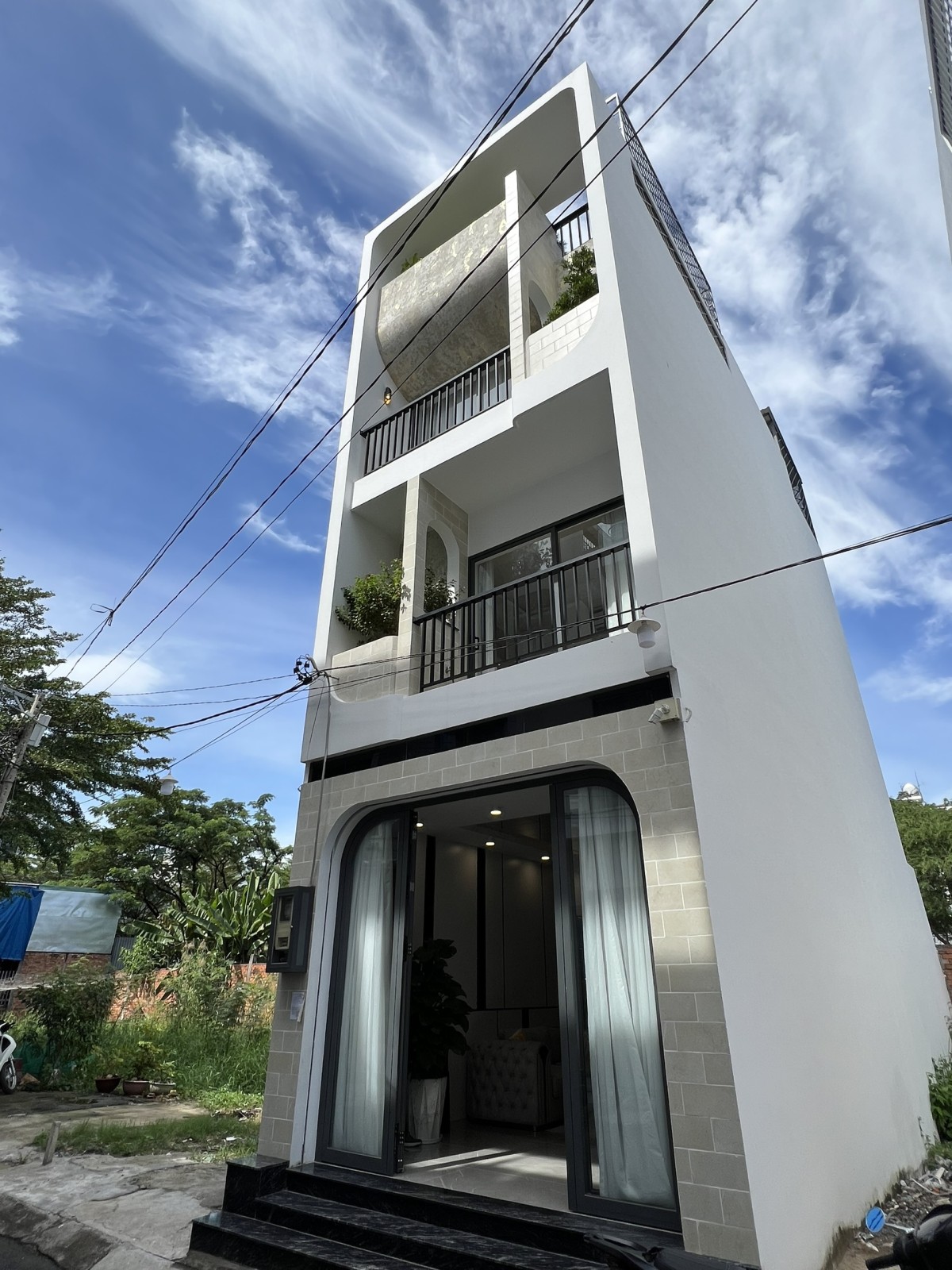 Bán nhà đường ô tô quận 7, có thang máy, giá 6 tỷ 500 triệu, 1 trệt 3 lầu,đầy đủ nội thất
