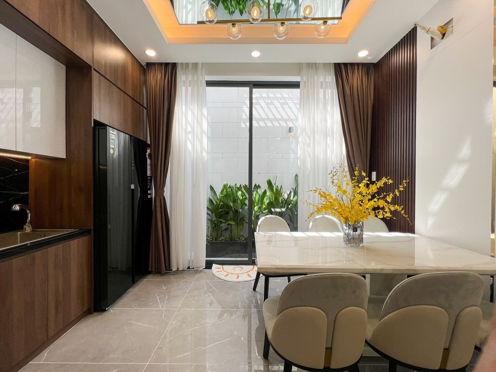 Bán nhà đường ô tô quận 7, có thang máy, giá 6 tỷ 500 triệu, 1 trệt 3 lầu,đầy đủ nội thất
