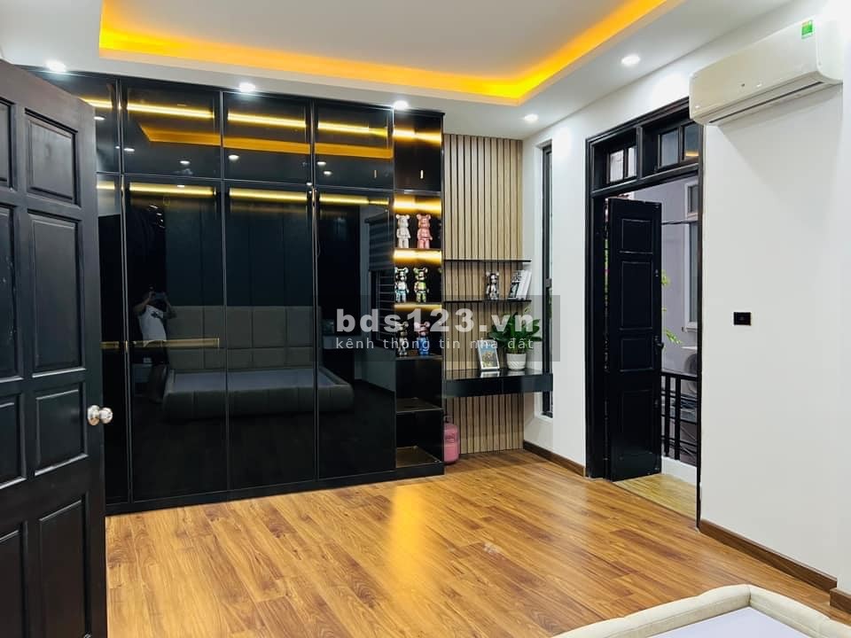 BÁN SIÊU PHẨM CẦU GIẤY, NHÀ ĐẸP LUNG LINH, 37m2 x 5 TẦNG, MT 5.5m, 5.75 TỶ