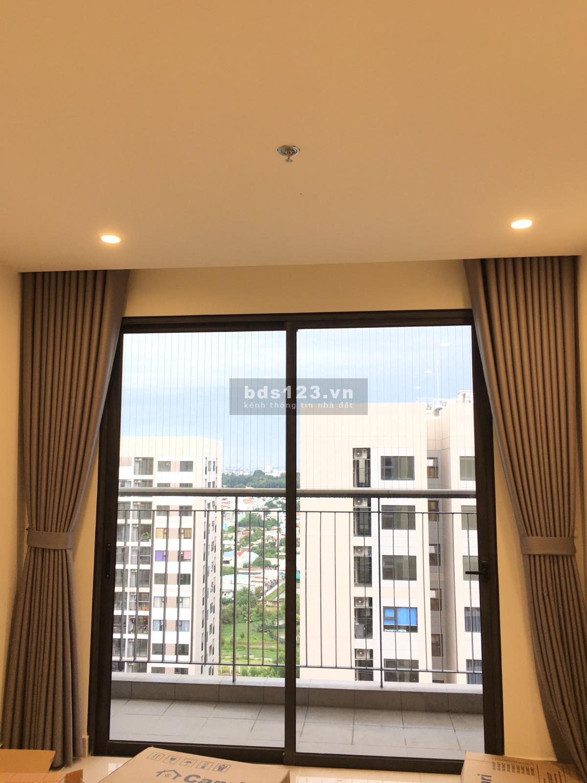Cho thuê căn hộ 2PN2WC bếp, rèm full, lưới an toàn 6,5 triệu