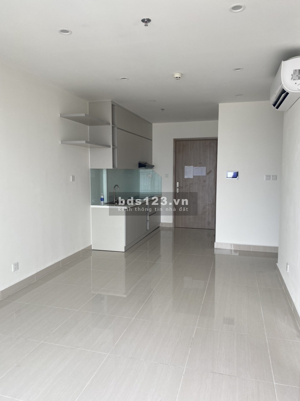 Cho thuê căn hộ 2PN2WC bếp, rèm full, lưới an toàn 6,5 triệu
