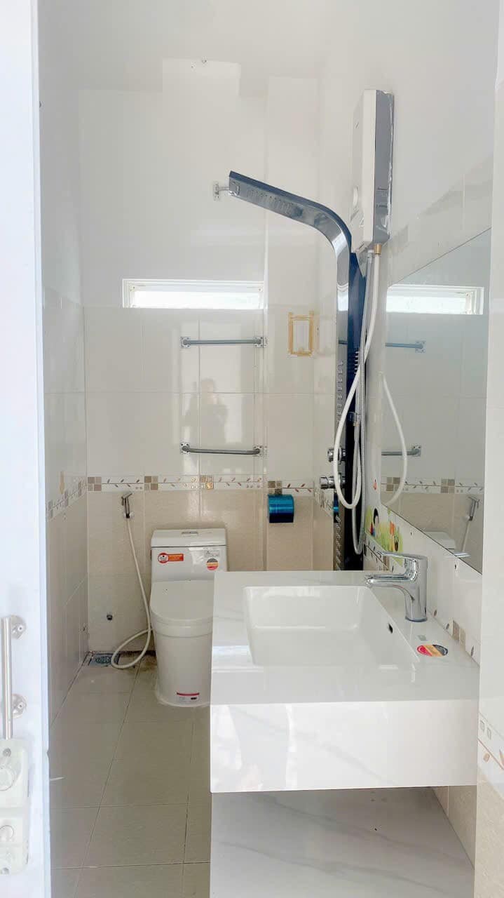 Bán nahf đẹp 2 tầng thuộc TTTP đường ô tô phường Phước Hải, Nha Trang