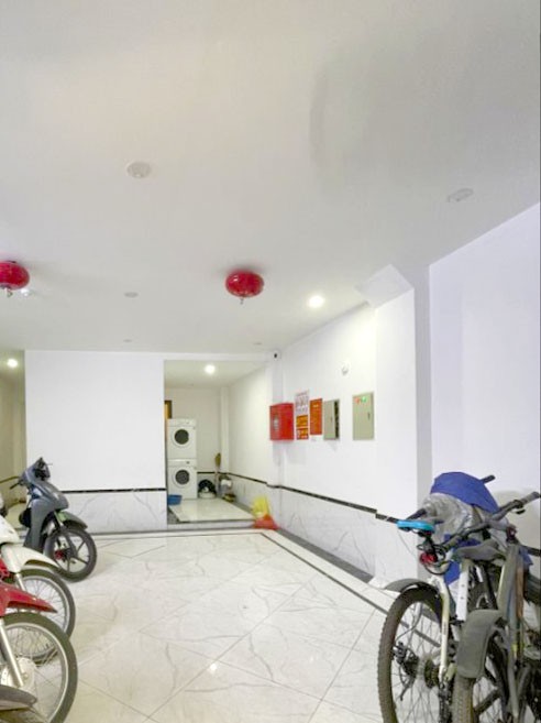 Chung cư mini Cầu Giấy 6 tầng thang máy. 15 phòng KK. Dòng tiền 8.2%
