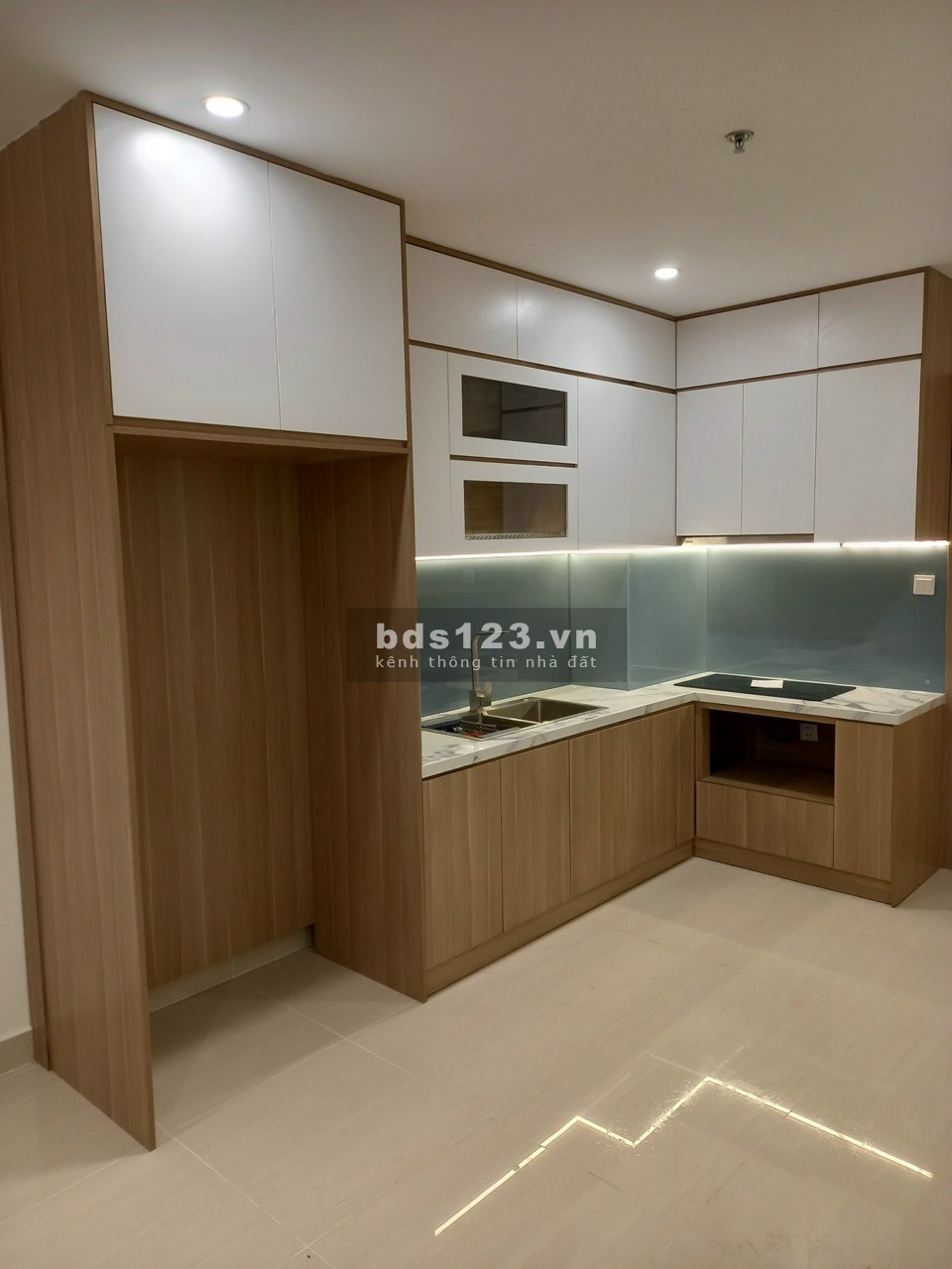 Cho thuê căn 3PN Vinhomes QUận 9 Bếp rèm+ nệm chỉ 8,5 triệu/ tháng