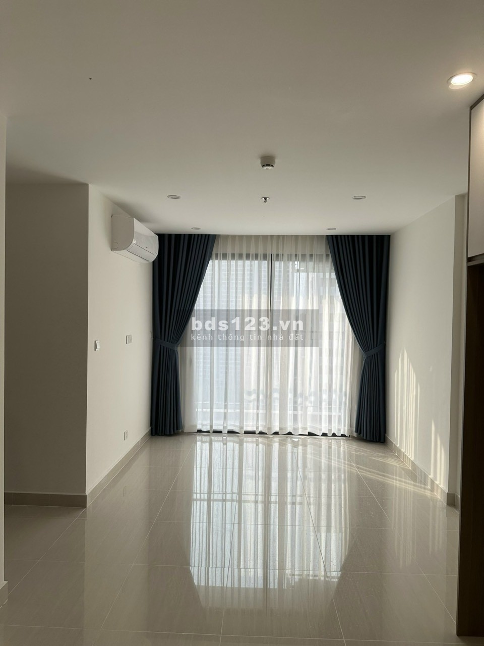 Cho thuê căn 3PN Vinhomes QUận 9 Bếp rèm+ nệm chỉ 8,5 triệu/ tháng