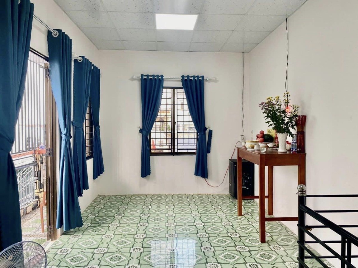 Bán nhà 2 tầng hẻm Honf Chồng Vĩnh PhướcVị trí: cách biển phạm văn đồng tầm 400m cách đường ô tô