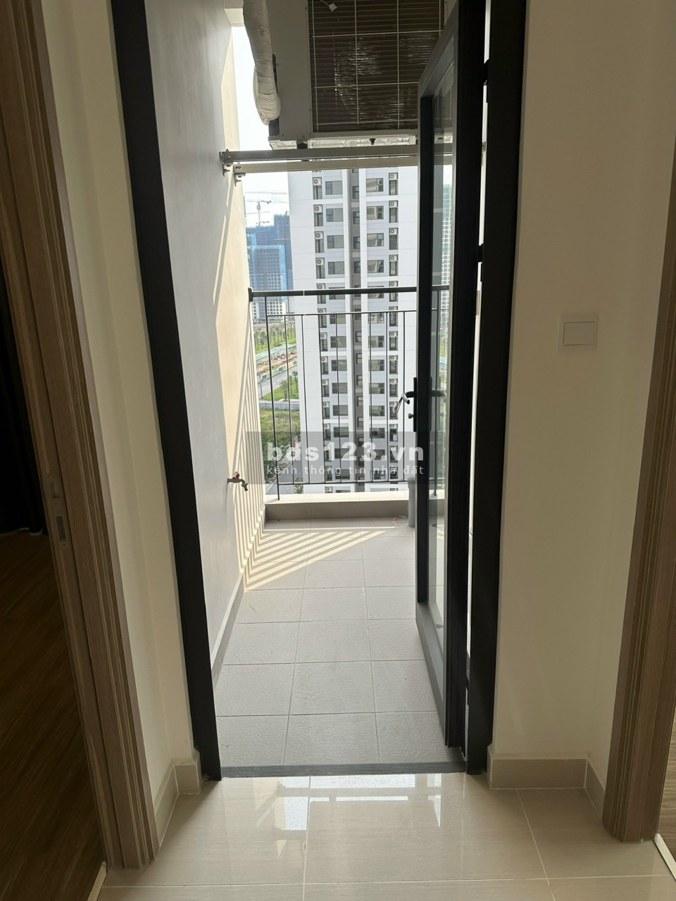 Cho thuê căn 3PN Vinhomes QUận 9 Bếp rèm+ nệm chỉ 8,5 triệu/ tháng