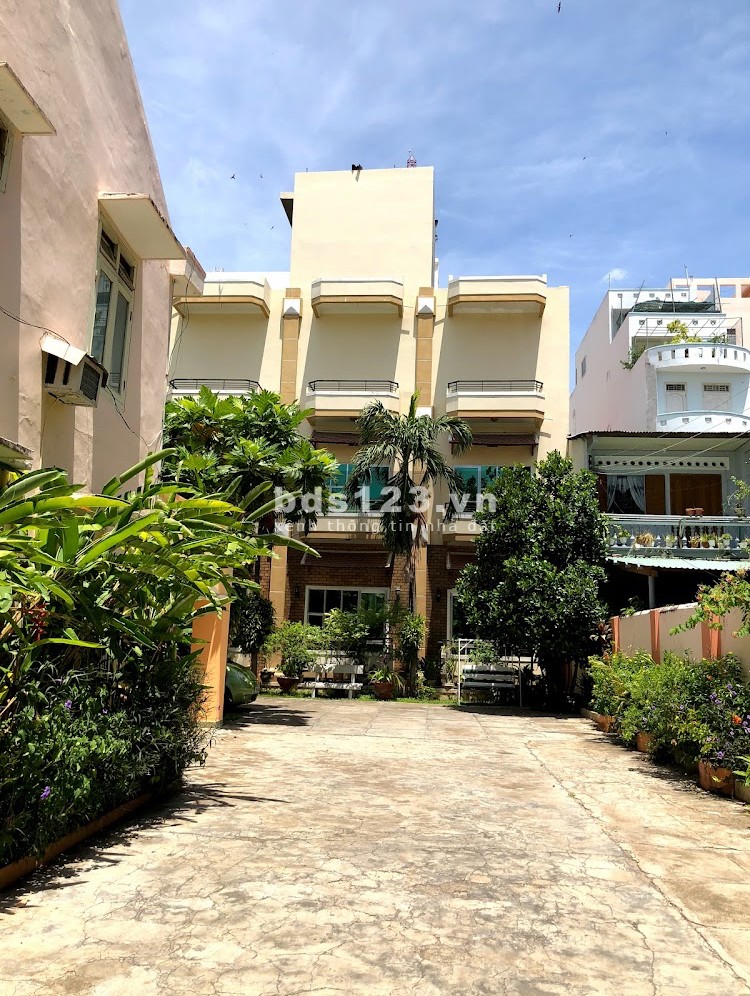 Chính chủ 0827376283 bán khách sạn mặt tiền đang hoạt động tại trung tâm thành phố Tuy Hoà, Phú Yên