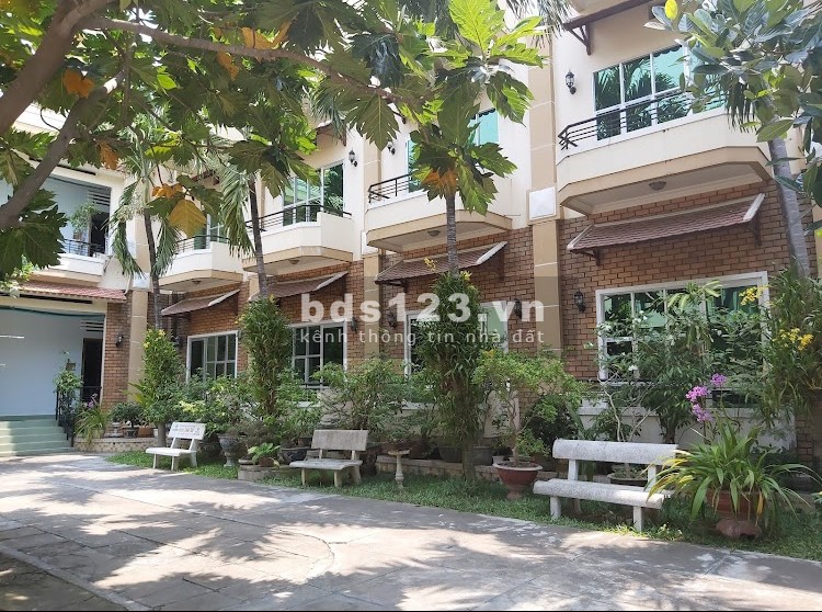 Chính chủ 0827376283 bán khách sạn mặt tiền đang hoạt động tại trung tâm thành phố Tuy Hoà, Phú Yên