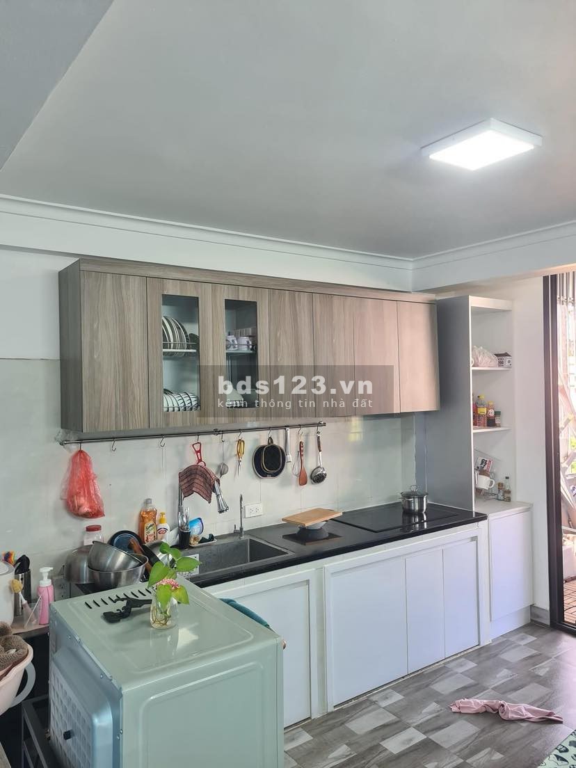 Mặt phố Tứ Liên, 32m2, Vỉa hè 4m. 4 tầng, MT 4.2M có 8.2 tỷ