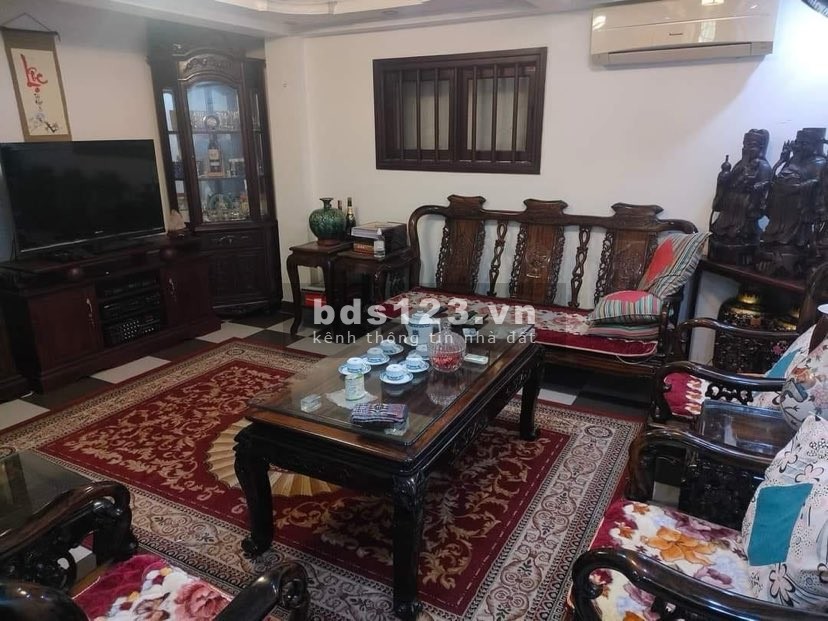 Mặt phố Tứ Liên, 32m2, Vỉa hè 4m. 4 tầng, MT 4.2M có 8.2 tỷ