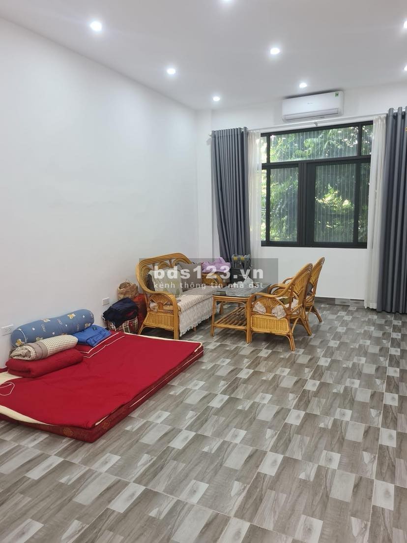Mặt phố Tứ Liên, 32m2, Vỉa hè 4m. 4 tầng, MT 4.2M có 8.2 tỷ