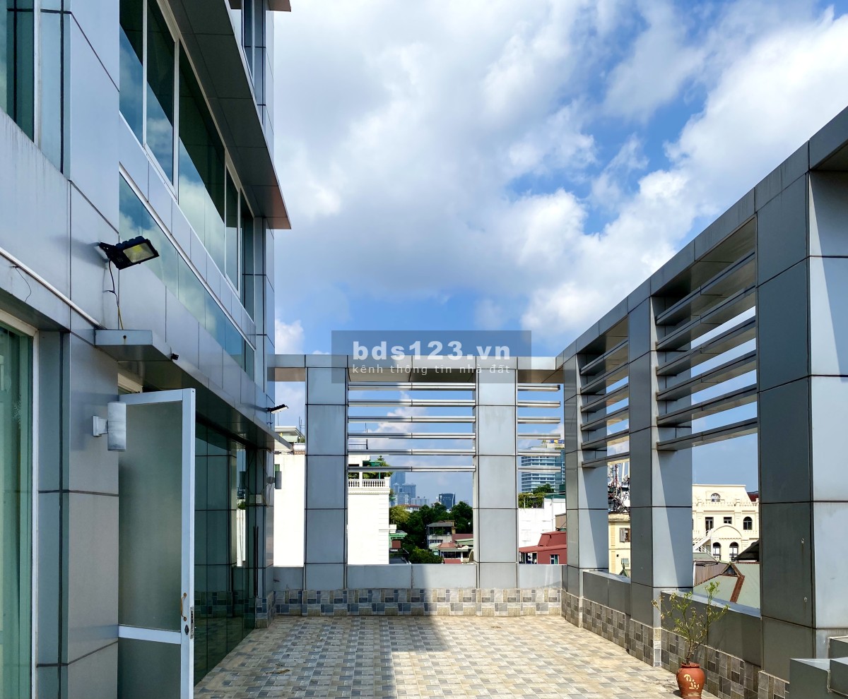 Cho thuê Vp view đẹp DT 120m2, 150m2 tại mặt phố Trần Quốc Toản, Hoàn Kếm, HN. T1/2024.