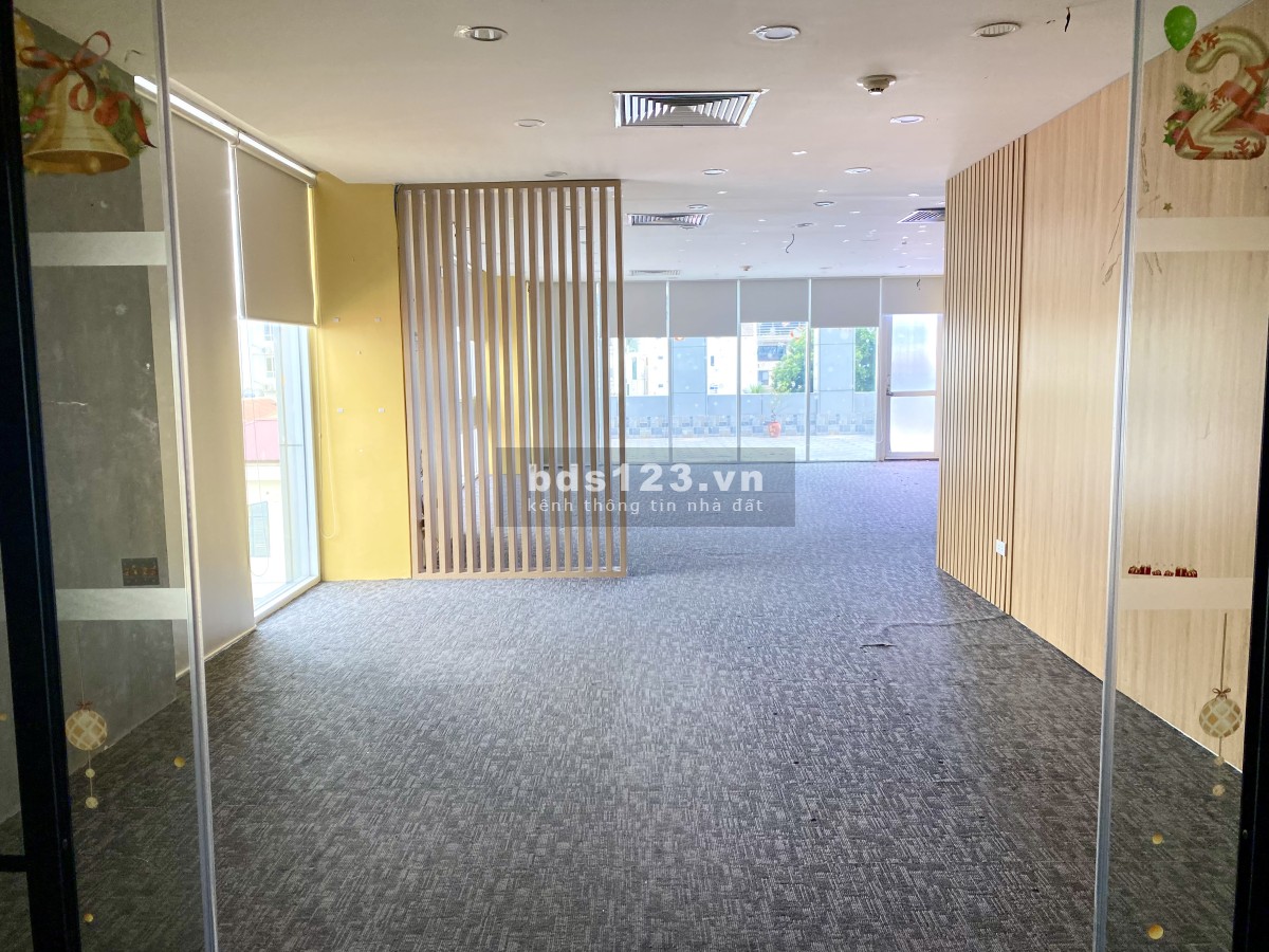 Cho thuê Vp view đẹp DT 120m2, 150m2 tại mặt phố Trần Quốc Toản, Hoàn Kếm, HN. T1/2024.