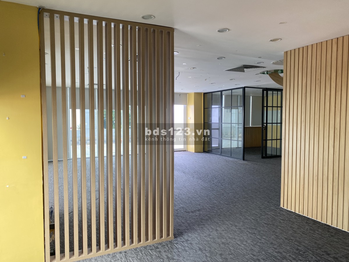 Cho thuê Vp view đẹp DT 120m2, 150m2 tại mặt phố Trần Quốc Toản, Hoàn Kếm, HN. T1/2024.