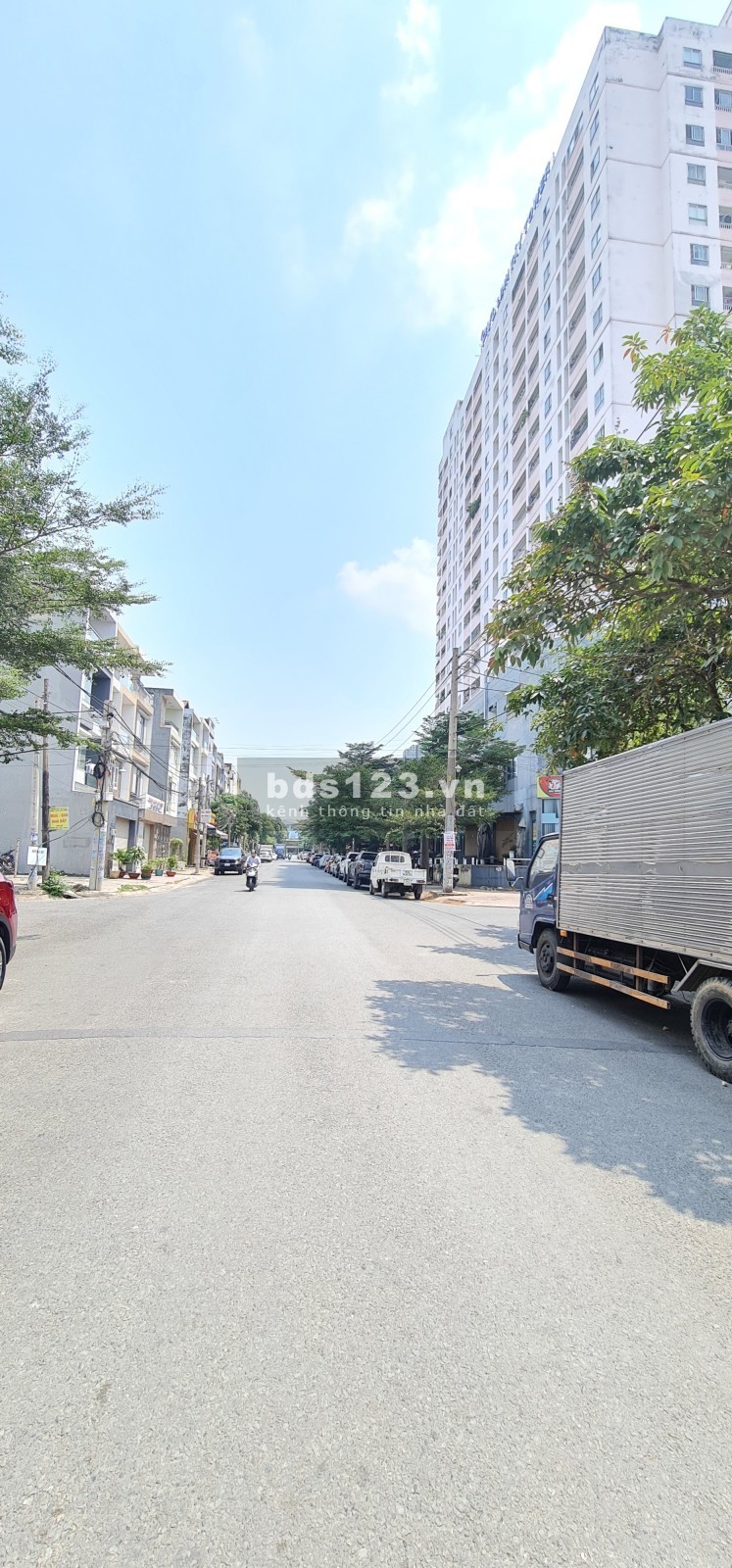 Bán căn hộ chung cư Linh Tây chính chủ diện tích 89m² có 2 PN đã có sổ. Giá chỉ 2 tỷ 350 triệu