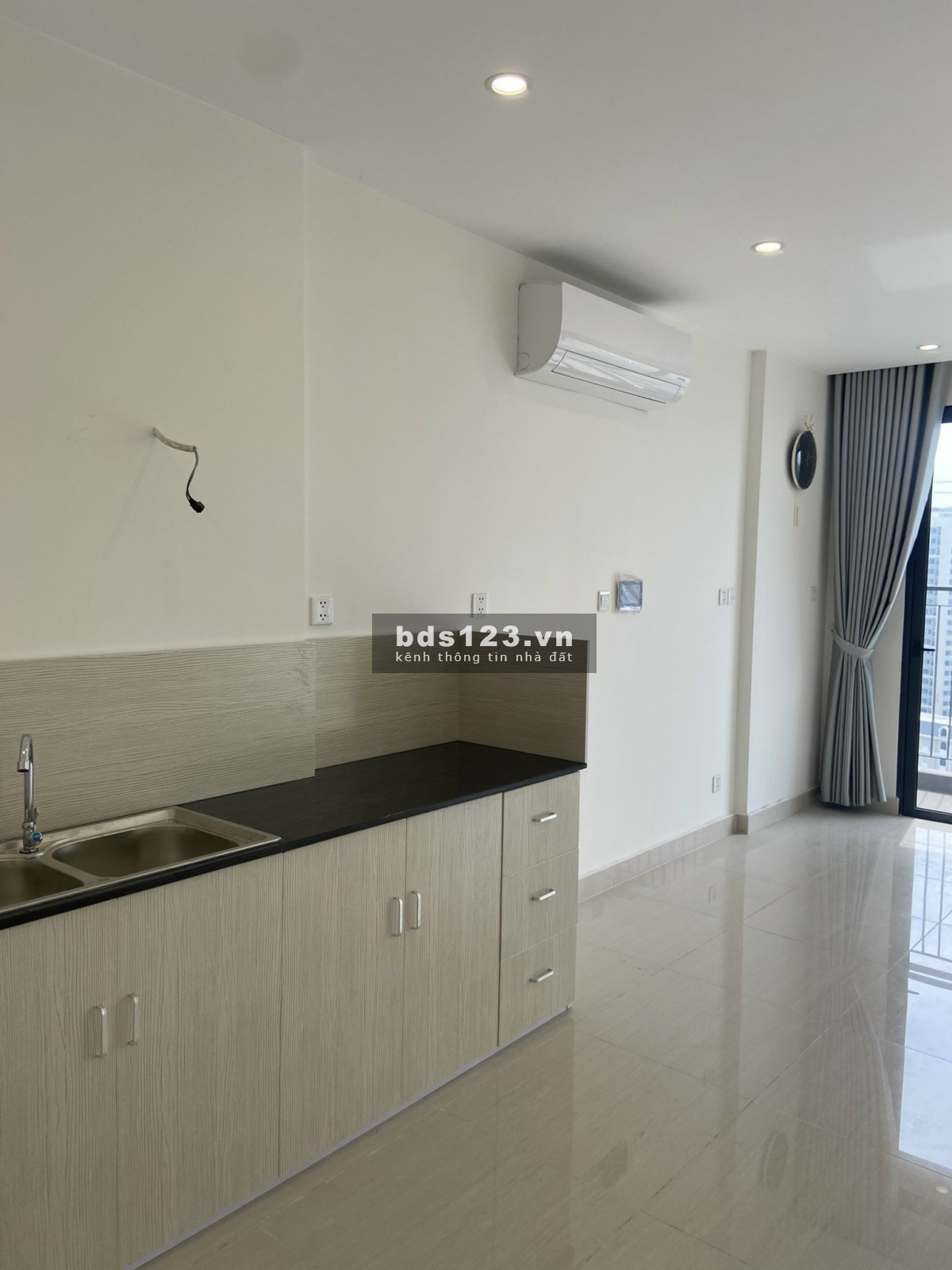 Cho thuê căn 2PN+ kệ bếp, rèm chỉ 6,5 triệu/tháng tại Vinhomes Quận 9