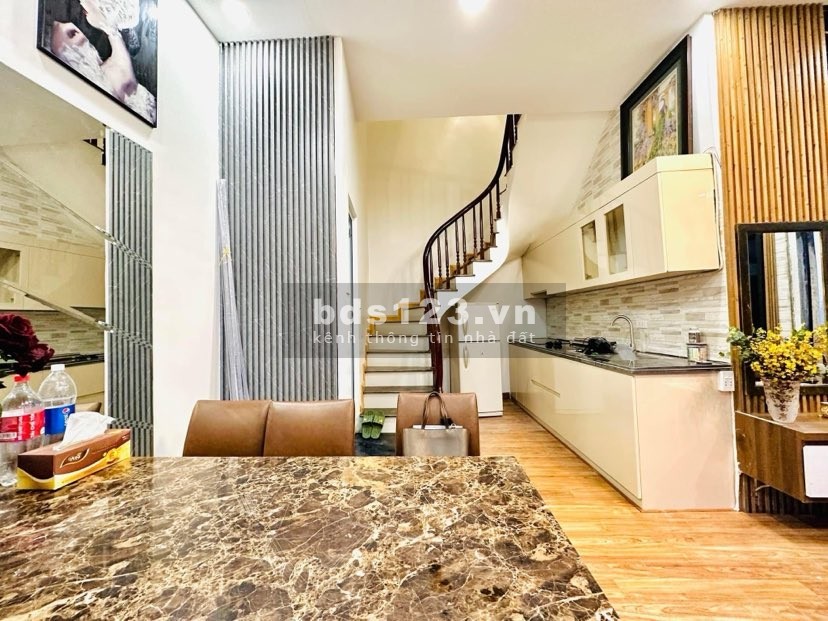 Hơn trăm triệu/m, có đất có nhà đẹp Hoàn Kiếm đón tết. 45m, 5 tầng có 5.3 tỷ TL mạnh