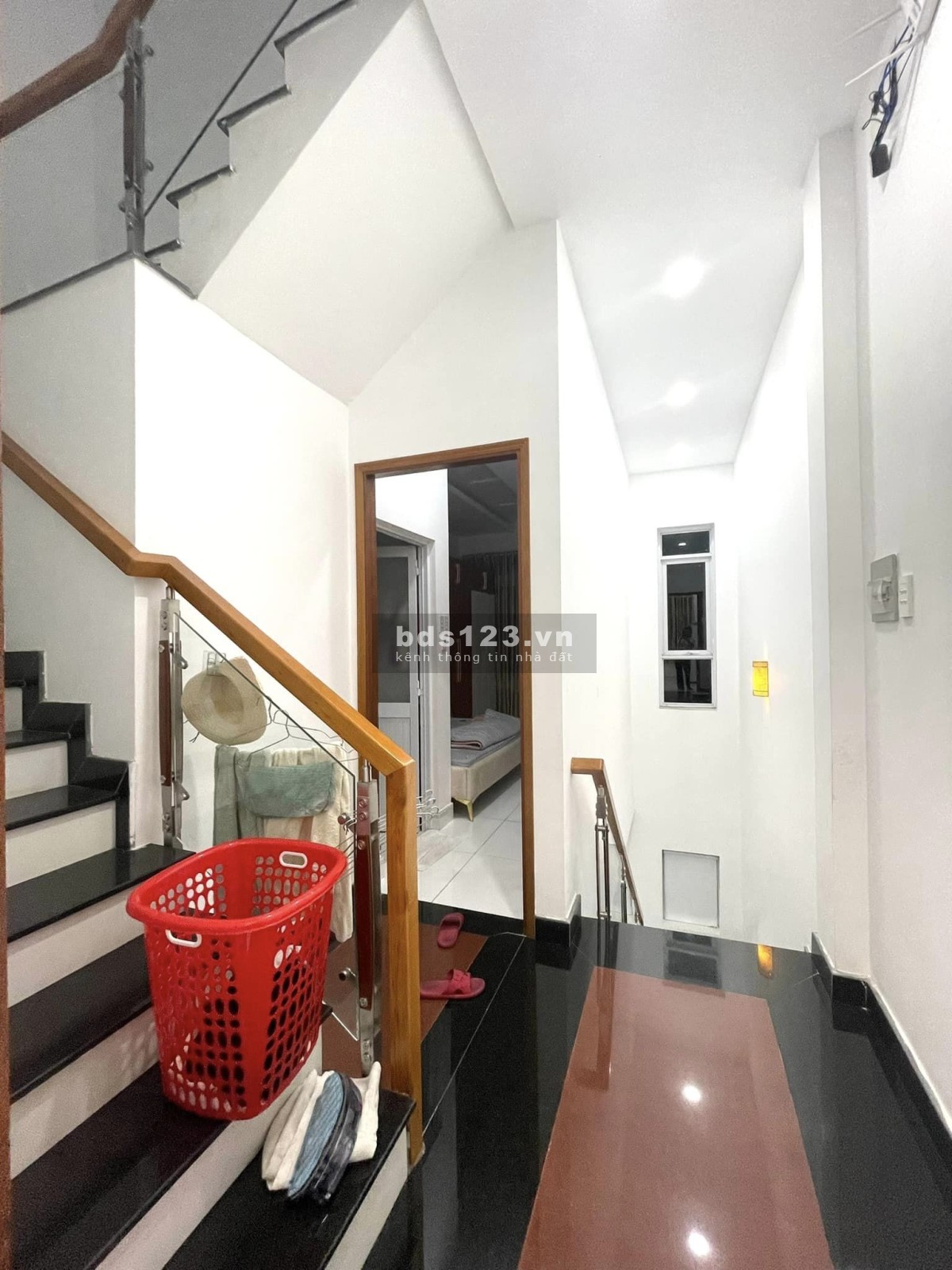Nhà đẹp ở ngay - Hẻm an ninh - 3 Tầng BTCT giá 4.7 tỷ