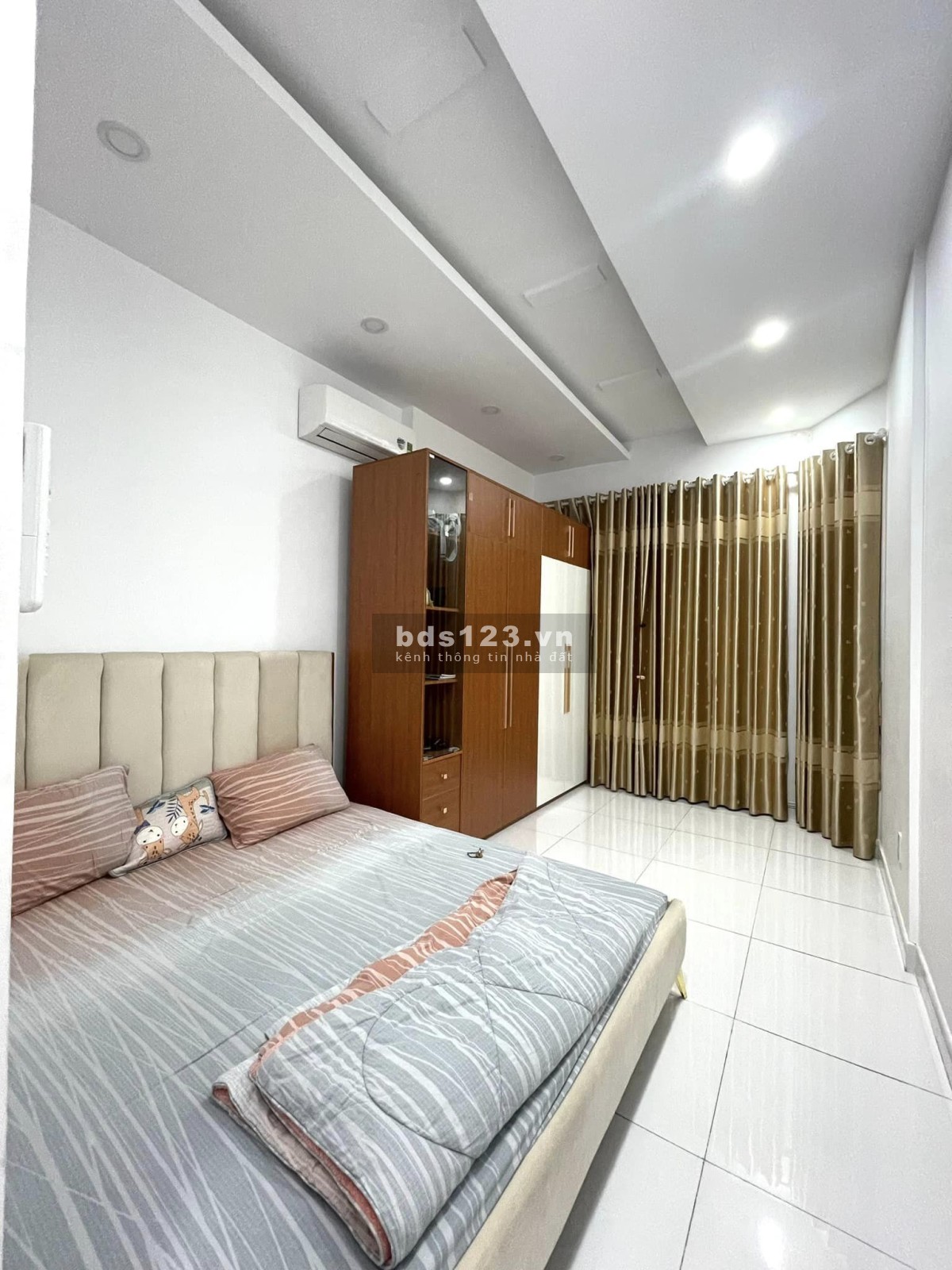 Nhà đẹp ở ngay - Hẻm an ninh - 3 Tầng BTCT giá 4.7 tỷ