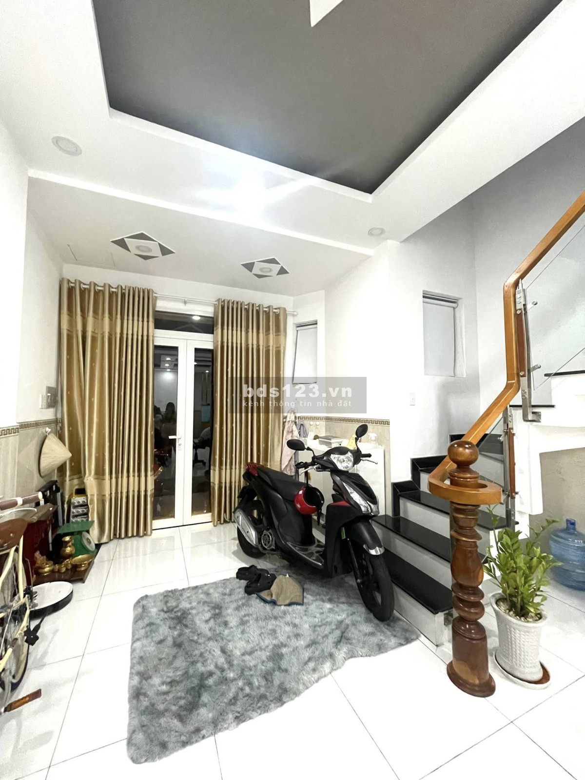 Nhà đẹp ở ngay - Hẻm an ninh - 3 Tầng BTCT giá 4.7 tỷ