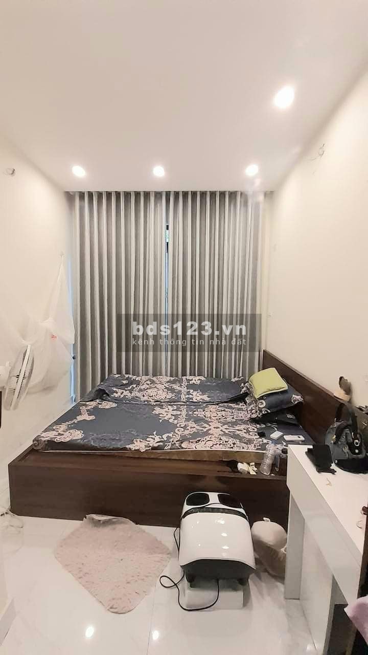 Hạ giá bán gấp nhà phố Ái Mộ trước tết 5 tỷ 40m nhà đẹp dân xây an sinh đỉnh