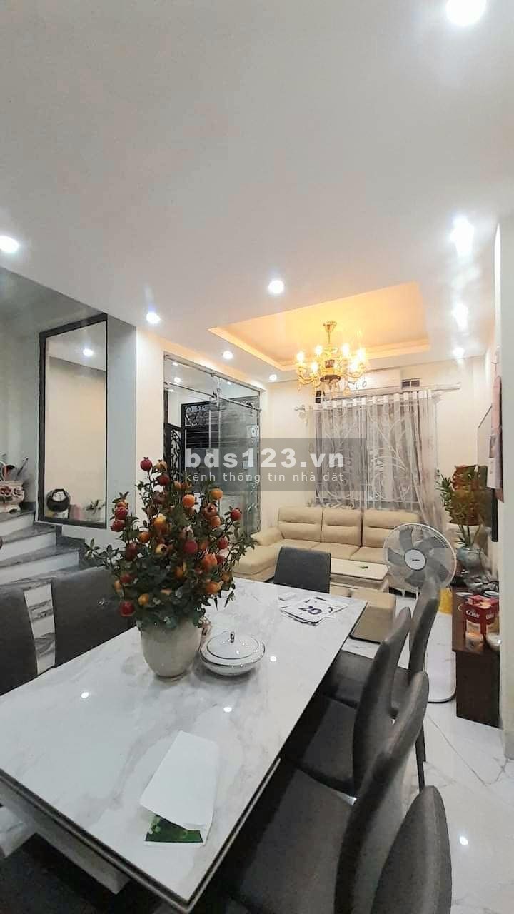 Hạ giá bán gấp nhà phố Ái Mộ trước tết 5 tỷ 40m nhà đẹp dân xây an sinh đỉnh