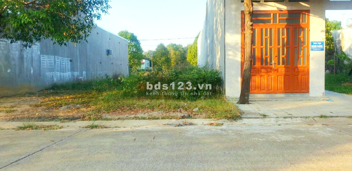 Tôi chủ trực tiếp bán 819M2. Đường nhựa. Giá 950 triệu. Ngay TT Bình Dương.