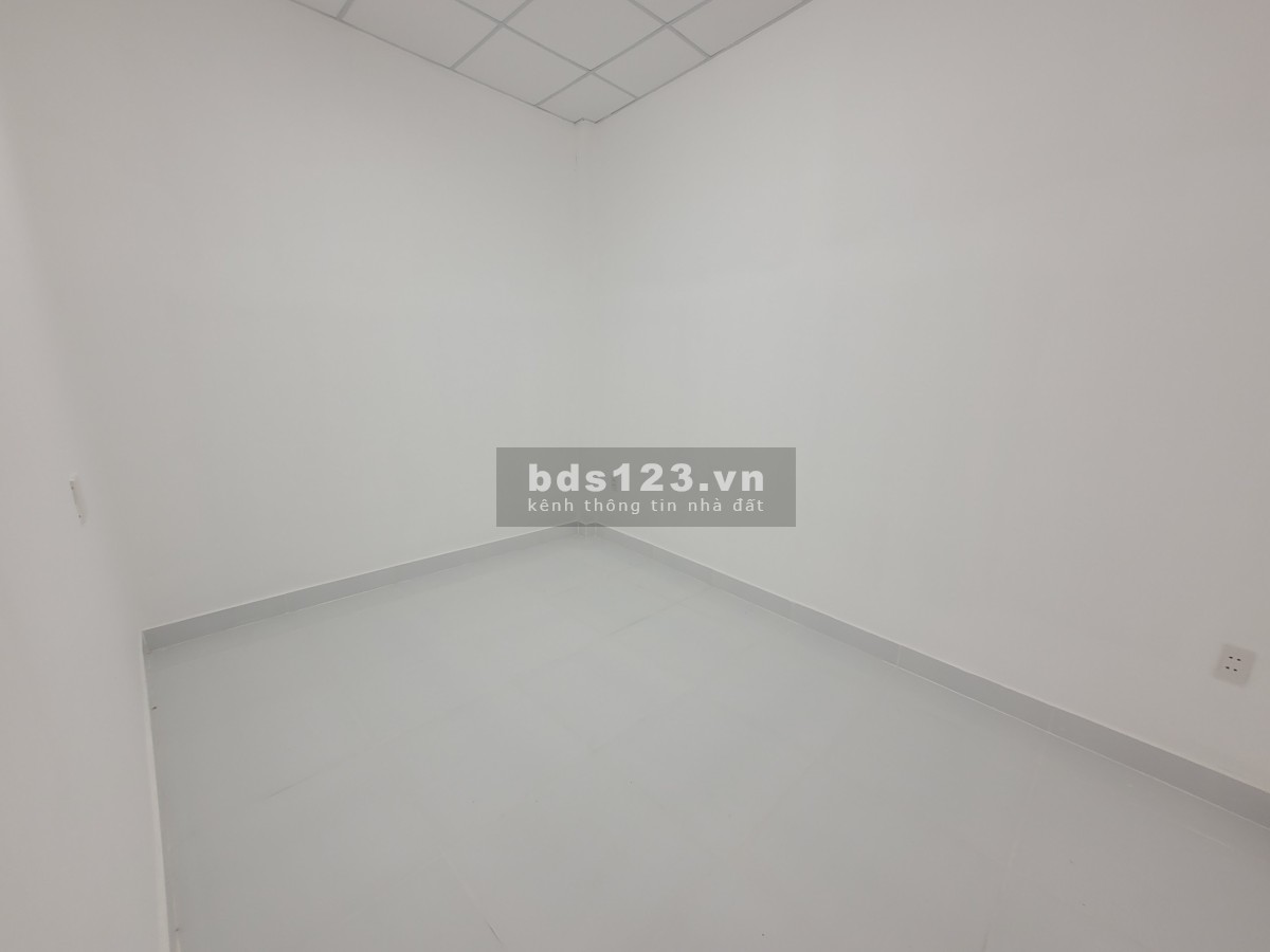 Nhà nguyên căn ngay ngã 4 Thủ Đức, cách khu cnc 200m, hutech, spkt 500m