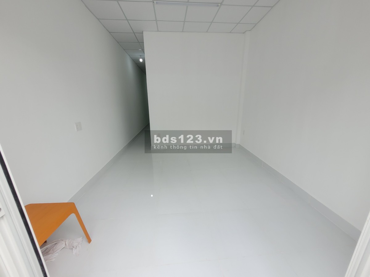 Nhà nguyên căn ngay ngã 4 Thủ Đức, cách khu cnc 200m, hutech, spkt 500m