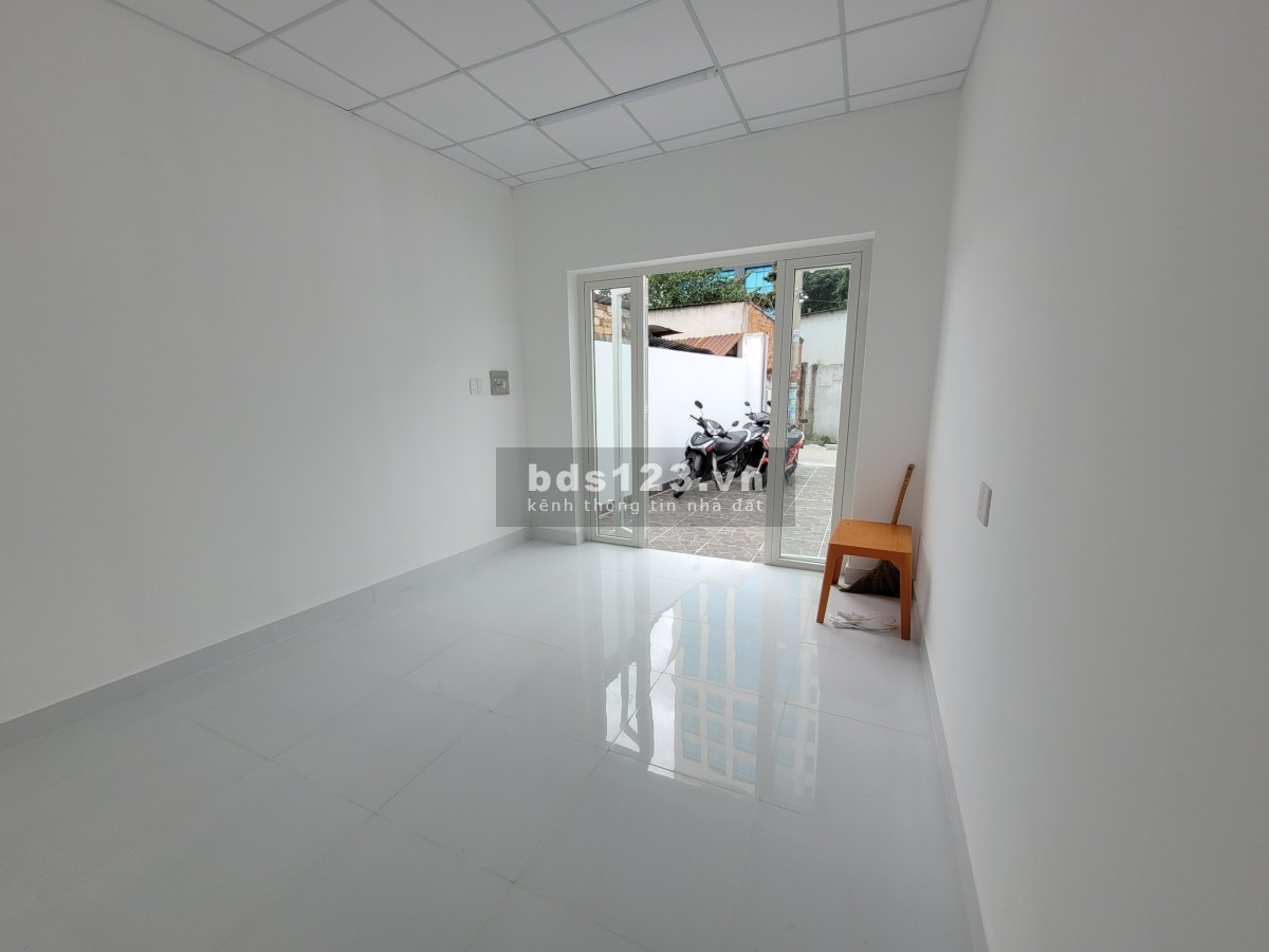 Nhà nguyên căn ngay ngã 4 Thủ Đức, cách khu cnc 200m, hutech, spkt 500m