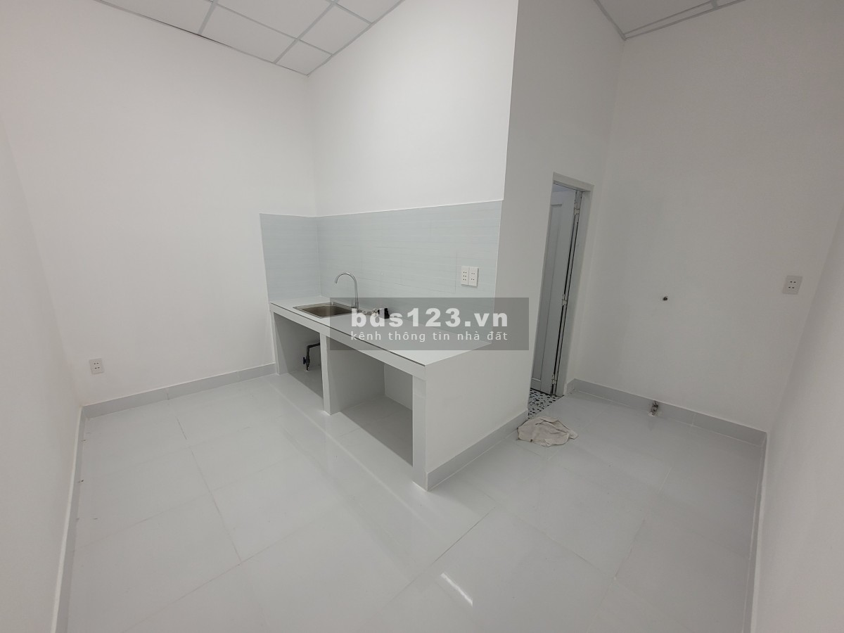 Nhà nguyên căn ngay ngã 4 Thủ Đức, cách khu cnc 200m, hutech, spkt 500m