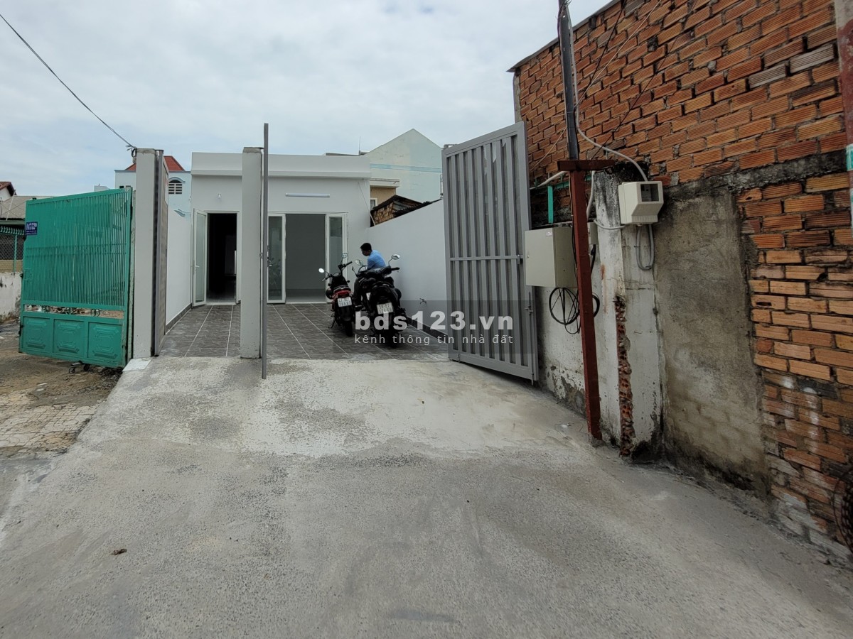 Nhà nguyên căn ngay ngã 4 Thủ Đức, cách khu cnc 200m, hutech, spkt 500m