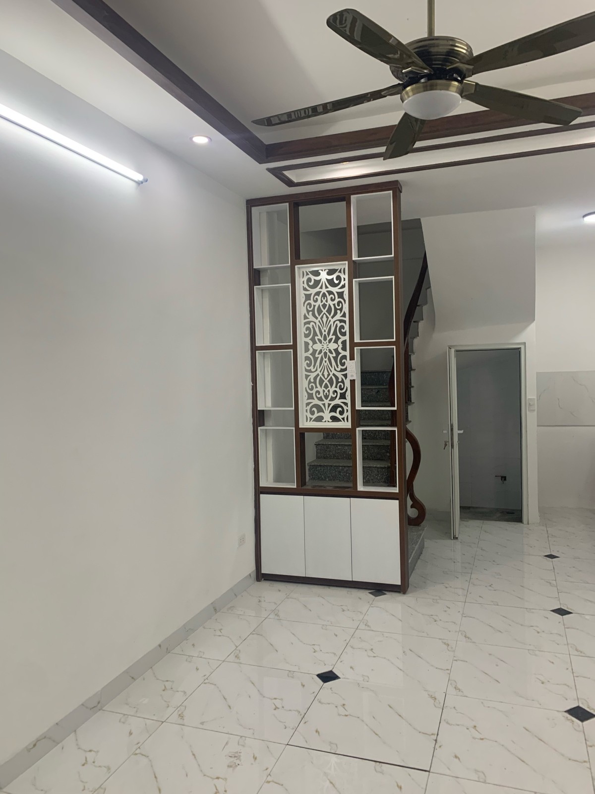 BÁN NHÀ PHƯỜNG THẠCH BÀN, LONG BIÊN 30M2 – 5 TẦNG – 2,88 TỶ