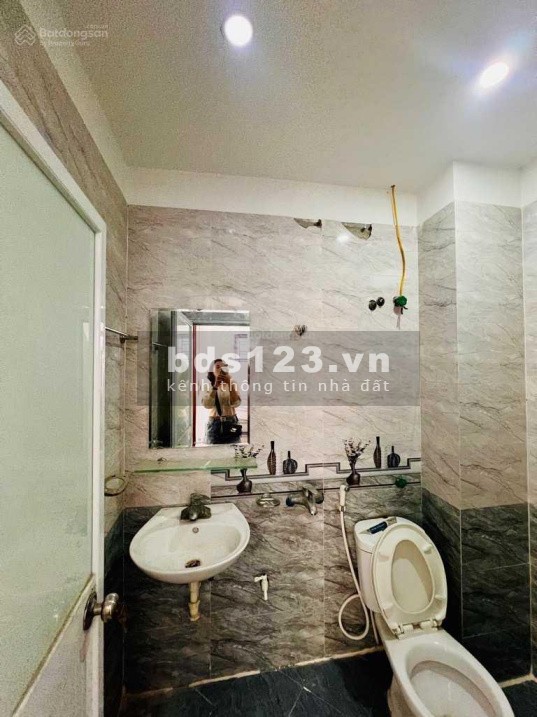 Bán gấp - Nhà cầu Bươu 30M2 X 5 Tầng, lô góc 2 mặt tiền thoáng mát, oto qua cổng. Gía chỉ 4.2 tỷ