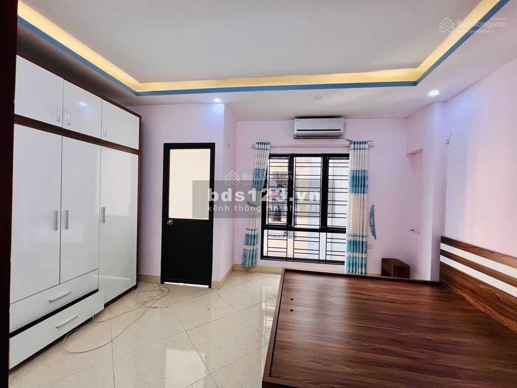 Bán gấp - Nhà cầu Bươu 30M2 X 5 Tầng, lô góc 2 mặt tiền thoáng mát, oto qua cổng. Gía chỉ 4.2 tỷ