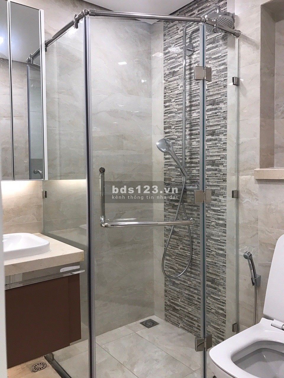 Cần bán gấp: 1PN giá 5 tỷ, 2PN lâu dài giá 8 tỷ, 3PN giá 13,9 tỷ Vinhomes Golden River Bason Quận 1